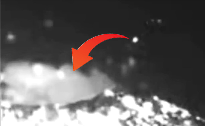 噴火の瞬間にUFOが火口に飛び込む様子が撮影される!=メキシコの画像1