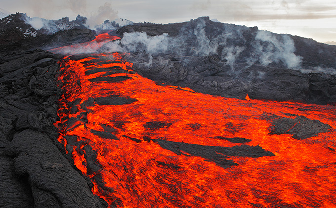 古代ハワイ人は火山で「溶岩サーフィン」をしていた！ 火山の女神に捧げる自己犠牲の儀式の画像1