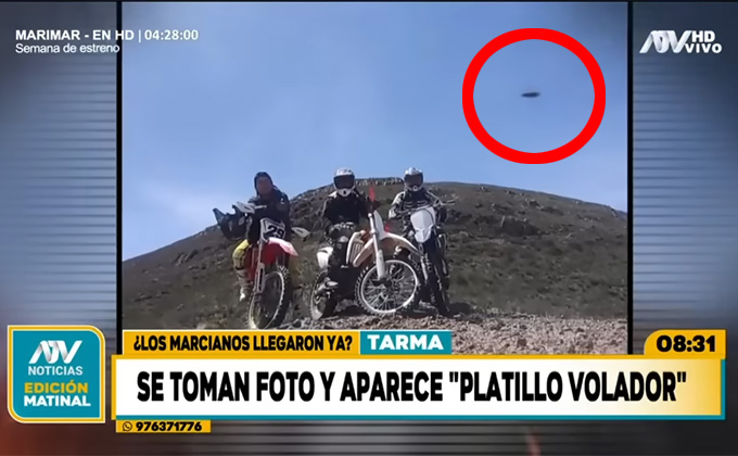 集合写真にUFOが写り込む! ペルーで全国ニュースにの画像1
