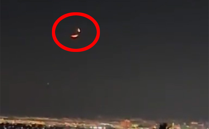 ラスベガス上空に2機のUFOが出現? 3mの宇宙人の姿も!?の画像1