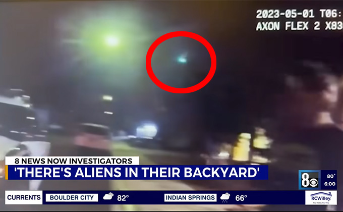 警察官のカメラが捉えた「夜空を疾走するUFO」映像! 住民が3mの宇宙人と遭遇!?=米の画像1