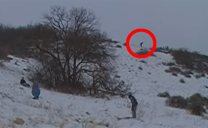 ホームビデオに「飛び跳ねるビッグフット」が映り込む! 子供たちの誘拐を画策か…?の画像1