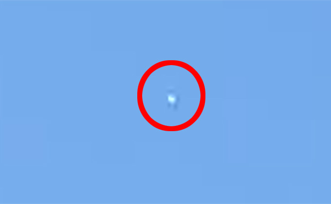 バグった動きのUFOが撮影される! 消失と再出現を繰り返し、撮影者にフラッシュを照射?=米の画像2