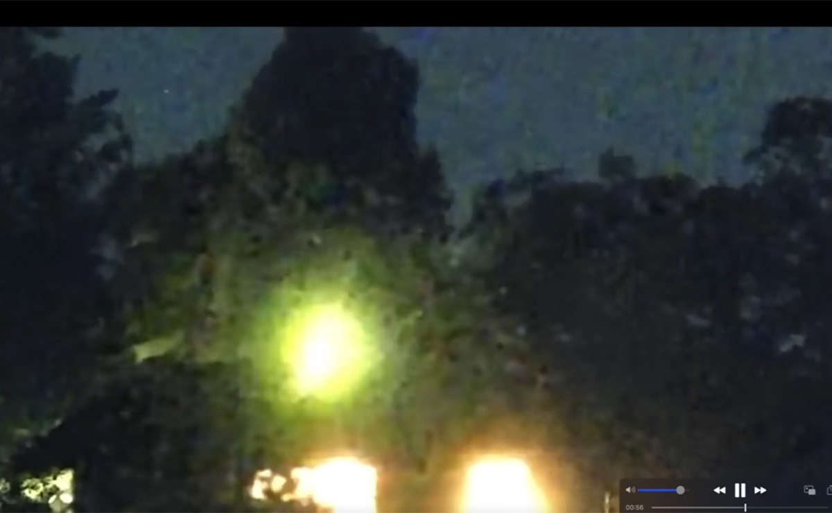 「緑色のオーブ型UFO」が出現&高速飛行! 球電現象の可能性?=米の画像1