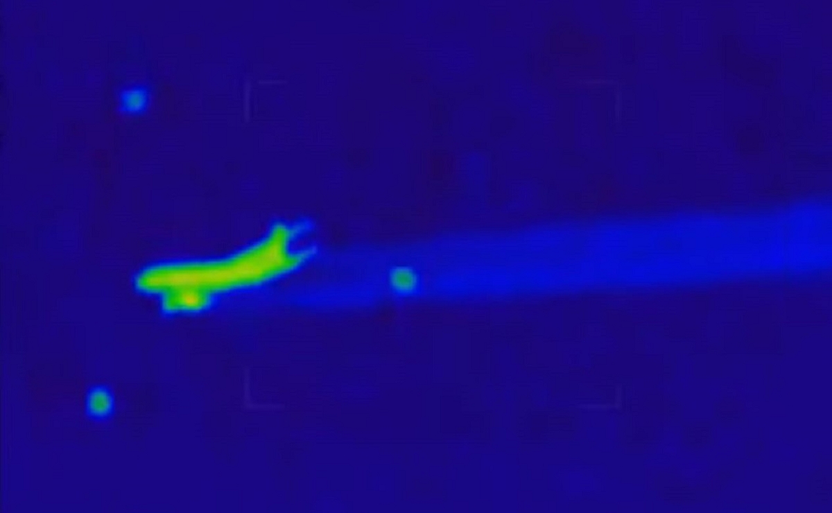 航空機がUFOに取り囲まれ消失する衝撃映像! 消えたマレーシア航空370便は異次元にテレポートした!?の画像2