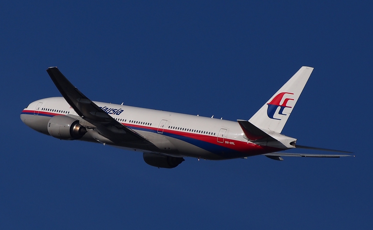航空機がUFOに取り囲まれ消失する衝撃映像! 消えたマレーシア航空370便は異次元にテレポートした!?の画像3