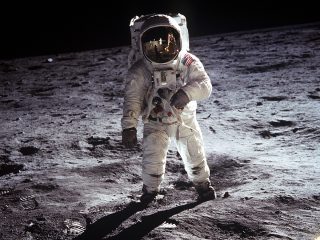 NASA月面着陸“陰謀論”を米大学教授が検証！ 1969年「奇跡のメッツ」との意外な類似性
