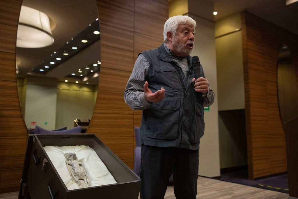 メキシコ議会「UFO公聴会」で1000年前の宇宙人のミイラが公開される! DNAの30%が未知…の画像1