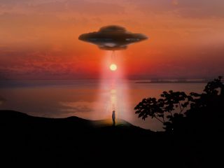 UFO・宇宙人と遭遇した6人のハリウッドセレブ！ ジョン・レノンが「エイリアンの物体」をユリ・ゲラーに贈っていた!?
