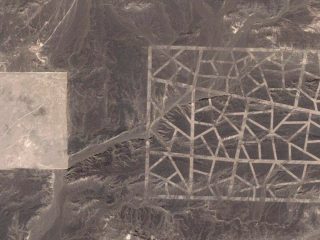 ゴビ砂漠の「謎の建造物と地上絵」 は中国の軍事的意図によって作られたのか？