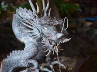 日本各地に残る伝説の龍「九頭竜」箱根では人身御供も…神話から現代の信仰まで