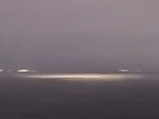 海中に現れた謎の発光体を目撃、撮影に成功！＝ブラジルの石油掘削施設にて