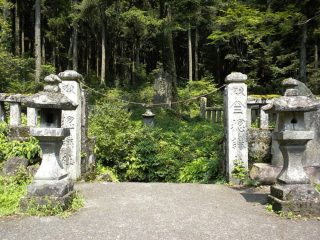 富士山麓の心霊スポット「人穴」鎌倉時代にも霊現象が記録された？！