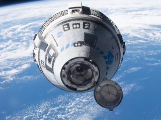 今、宇宙に取り残されているNASAの宇宙飛行士を待ち受ける恐ろしいシナリオとは